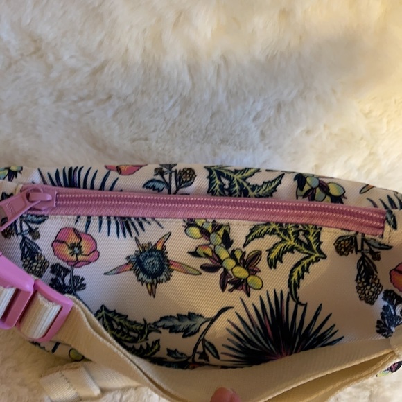 NWT Vans flora belt bag - Picture 4 of 4